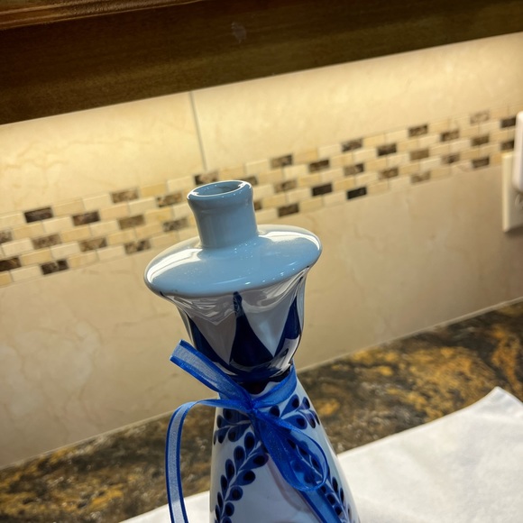 Clase Azul Reposado Tequila SET OF 2 ceramic EMPTY bottles. 1.75 L., EUC - Picture 11 of 11